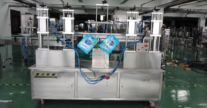 洗衣液吸嘴自立袋灌裝機(jī),吸嘴袋灌裝機(jī)