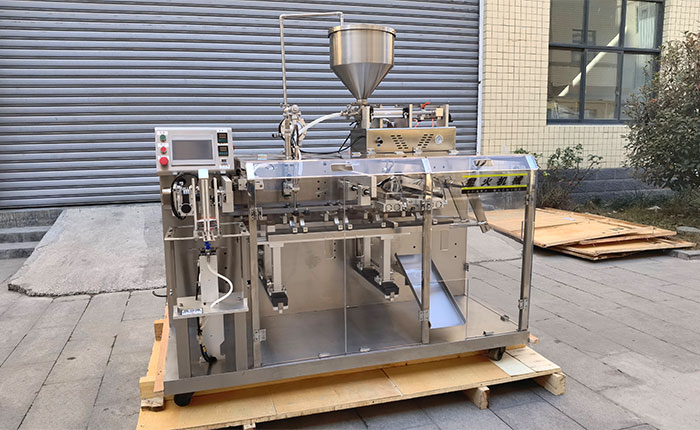 全自動冰袋包裝機(jī)設(shè)備展示