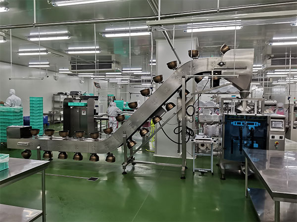 中央廚房速凍丸子包裝機設(shè)備實拍圖