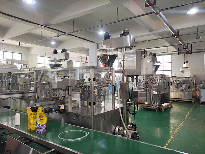 食品加工生產(chǎn)企業(yè)使用的包裝機械實拍圖